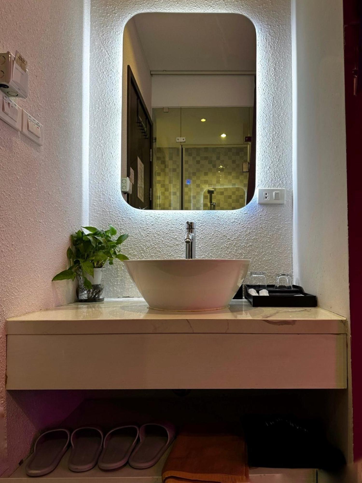 69 Boutique By Minova Hotell Hanoi Exteriör bild